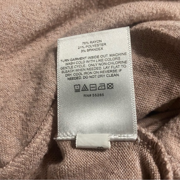 Express Pink Soft V Neck 3/4 Sleeve Tie Front Top - Picture 5 of 5